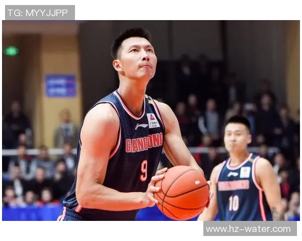 易建联在CBA联赛中表现抢眼，成为球队最强支撑